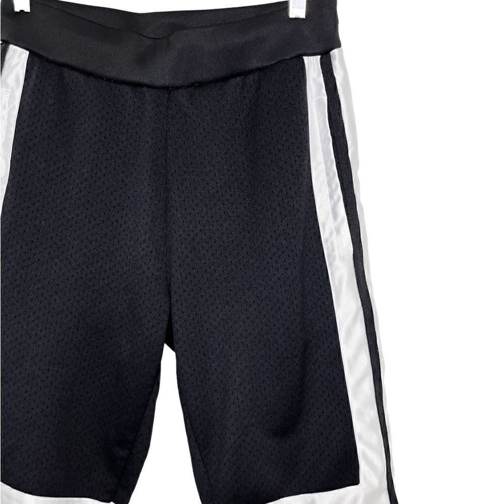 Long Mesh Pocketed Athletic Basketball Shorts Black & Silver Size Large